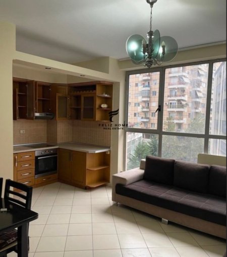 Tirane, jepet me qera apartament 2+1+Ballkon Kati 4, 80 m² 450 € (ASTIR)