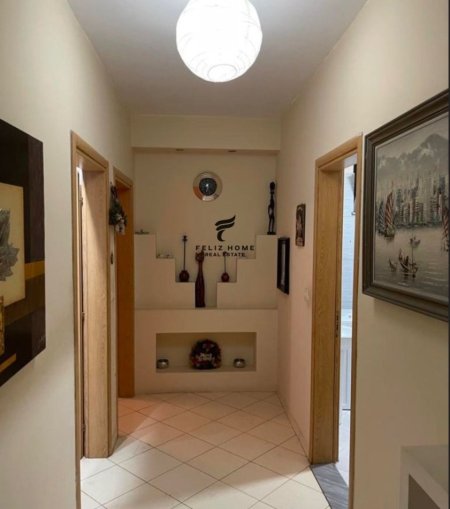 Tirane, jepet me qera apartament 2+1+Ballkon Kati 4, 80 m² 450 € (ASTIR)