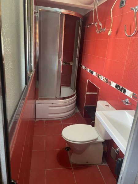 Tirane, jepet me qera apartament 2+1 Kati 5, 75 m² 400 € (Ali Demi)