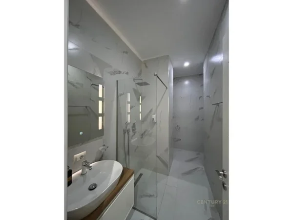 Tirane, shitet apartament 2+1+Aneks+Ballkon Kati 2, 126 m² 230.000 € (Kinostudio)