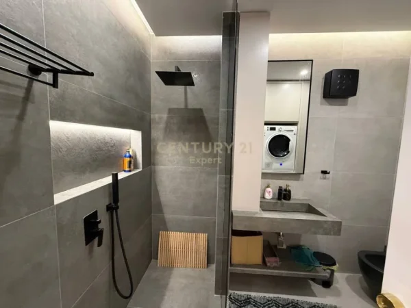 Tirane, jepet me qera apartament 2+1+Aneks+Ballkon Kati 9, 120 m² (Air Turbina)