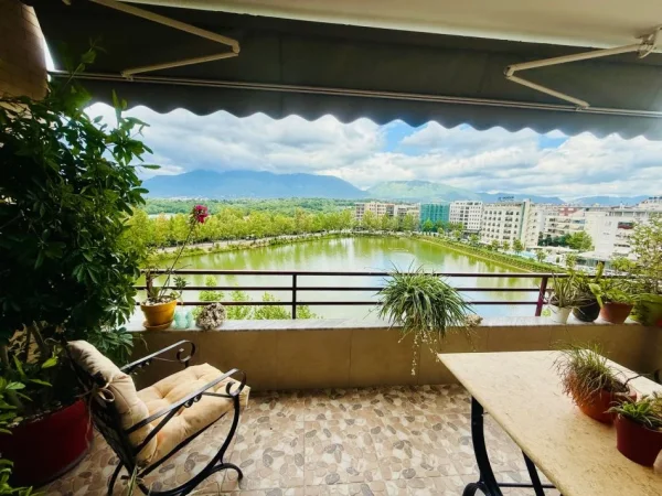 Tirane, jepet me qera apartament 2+1 Kati 4, 90 m² 1.300 € (Jepet me Qera Super Apartament 2+1 Modern tek Liqeni.)