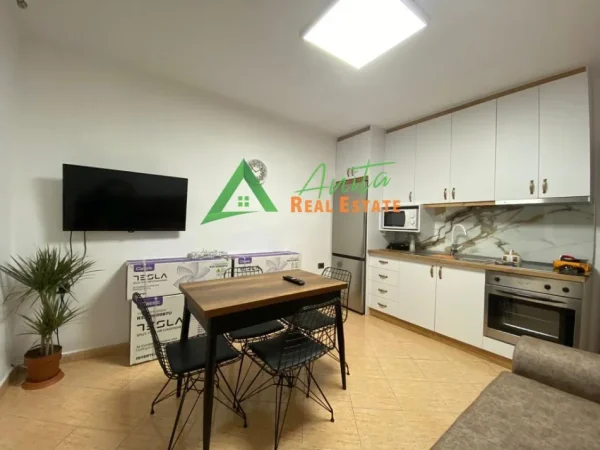 Tirane, jepet me qera apartament 1+1 Kati 5, 52 m² 50 000 Leke (Qender)