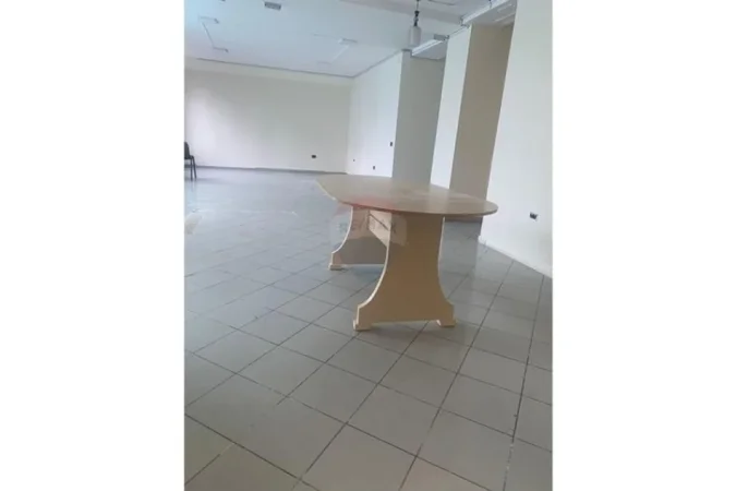 Tirane, jepet me qera zyre Kati 1, 170 m² 1.200 € (Rruga e Dibrës, Tiranë)