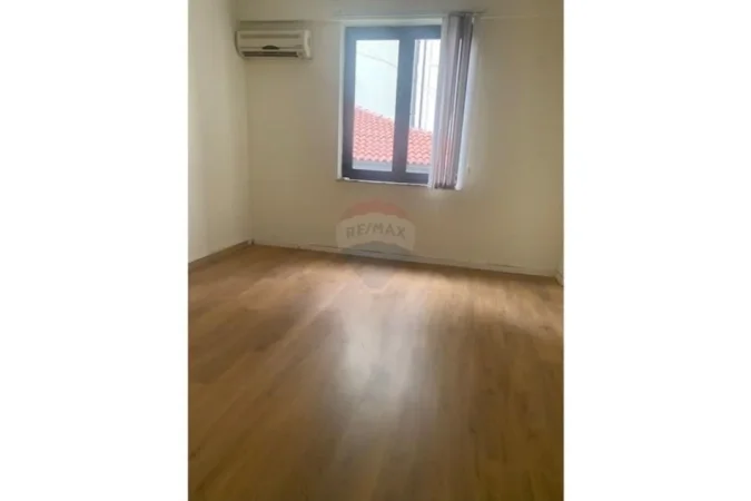 Tirane, jepet me qera zyre Kati 1, 170 m² 1.200 € (Rruga e Dibrës, Tiranë)