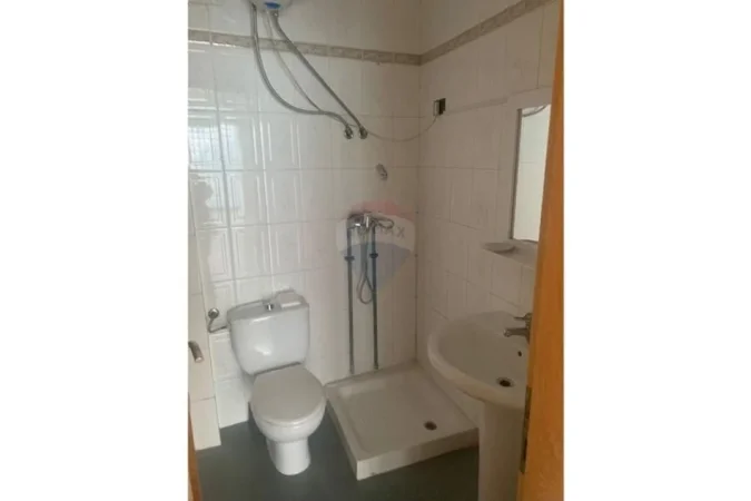 Tirane, jepet me qera zyre Kati 1, 170 m² 1.200 € (Rruga e Dibrës, Tiranë)