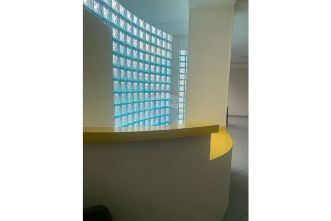 Tirane, jepet me qera zyre Kati 1, 170 m² 1.200 € (Rruga e Dibrës, Tiranë)