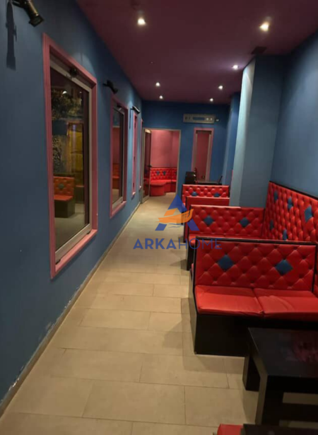 Tirane, jepet me qera ambjent biznesi Kati -1, 204 m² 1.500 € (MEDRESE)