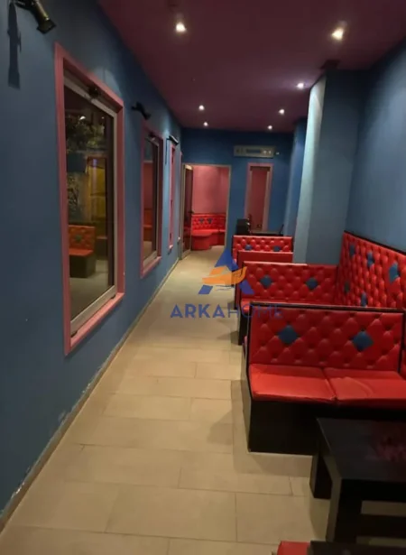 Tirane, jepet me qera ambjent biznesi Kati -1, 204 m² 1.500 € (MEDRESE)