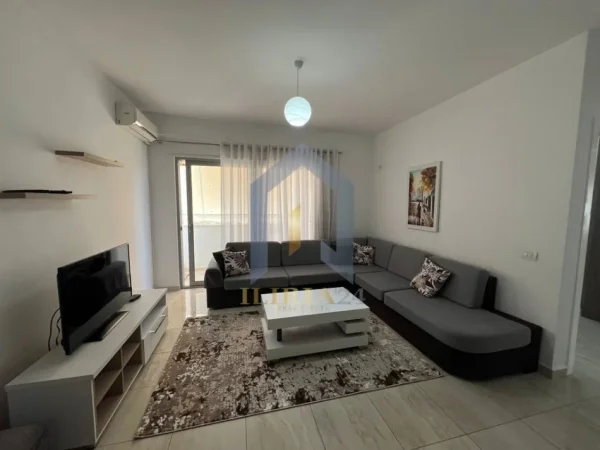 Tirane, jepet me qera apartament 2+1+Ballkon Kati 2, 88 m² 700 € (Komuna e Parisit)
