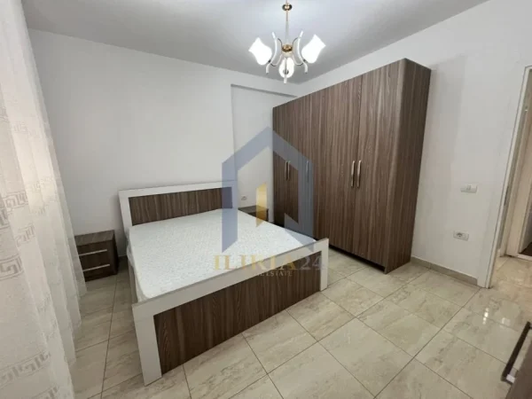 Tirane, jepet me qera apartament 2+1+Ballkon Kati 2, 88 m² 700 € (Komuna e Parisit)