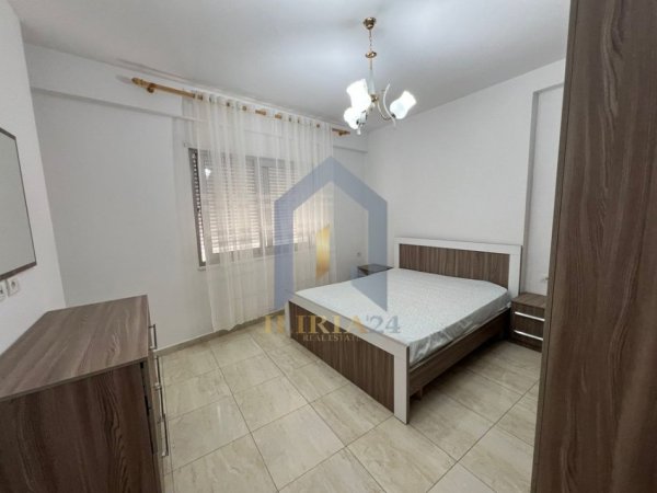 Tirane, jepet me qera apartament 2+1+Ballkon Kati 2, 88 m² 700 € (Komuna e Parisit)