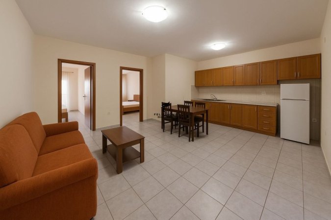 Tirane, jepet me qera apartament 3+1 Kati 2, 110 m² 550 € (ALI DEMI)