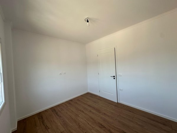 Tirane, shitet 1+1 Kati 7, 53 m² 115.000 € (Pallati me shigjeta)