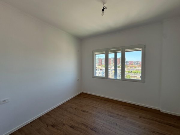 Tirane, shitet 1+1 Kati 7, 53 m² 115.000 € (Pallati me shigjeta)