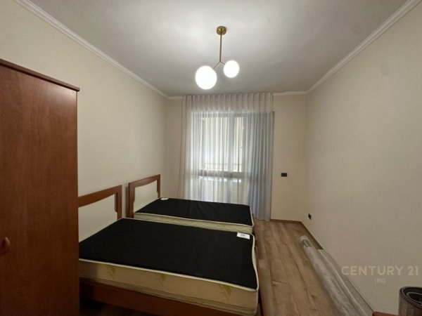 Tirane, jepet me qera apartament 1+1 Kati 3, 100 m² 800 € (Rruga e kavajes)