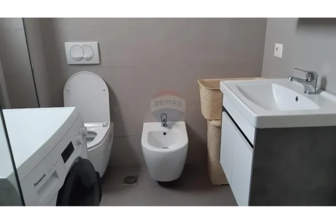 jepet me qera apartament 1+1 Kati 3, 80 m² 400 € (Kthesa Kamzes)