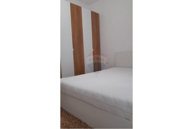 jepet me qera apartament 1+1 Kati 3, 80 m² 400 € (Kthesa Kamzes)