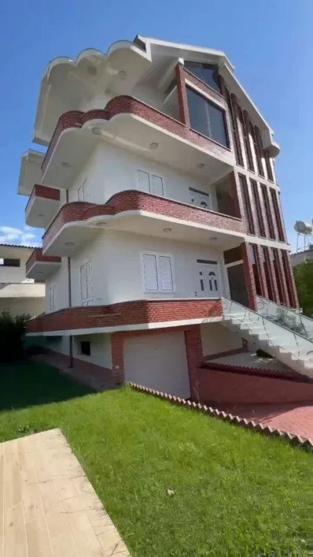 Tirane, shitet Vile 3 Katshe Kati 3, 430 m² 400.000 € (Balevardi Blu)