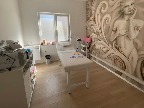 Tirane, jepet me qera ambjent biznesi Kati 2, 70 m² 600 € (RRUGA KAVAJES)