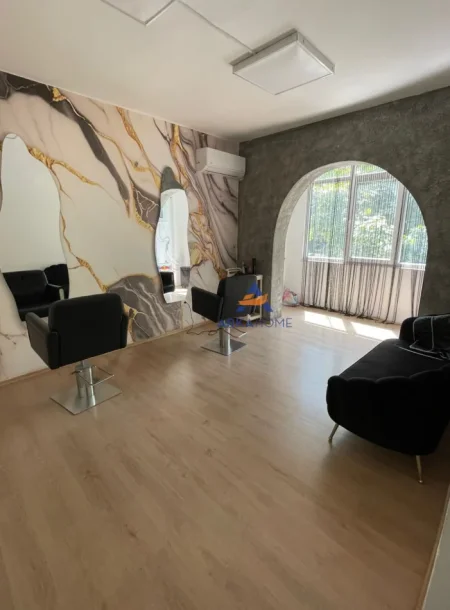 Tirane, jepet me qera ambjent biznesi Kati 2, 70 m² 600 € (RRUGA KAVAJES)