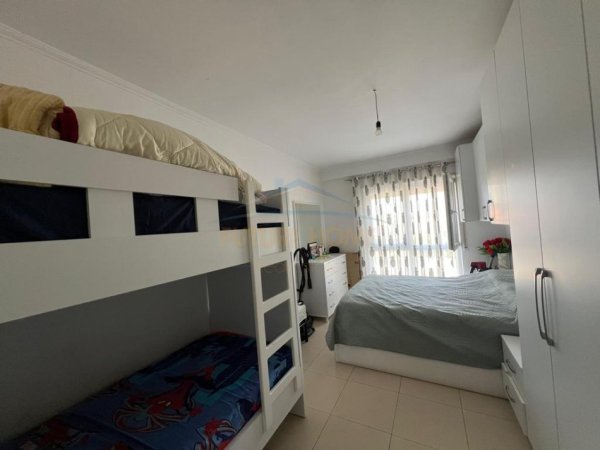 Tirane, shitet apartament 2+1+Ballkon Kati 2, 96 m² 155.000 € (Rruga 5 Maji)