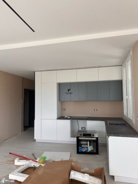 Tirane, jepet me qera apartament 2+1+Ballkon Kati 2, 117 m² 700 € (RIVER RESIDENCE)