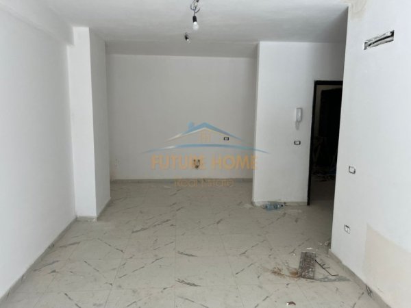 Tirane, jepet me qera apartament 1+1 Kati 2, 78 m² 400 € (Laprake Kompleksi Aura)