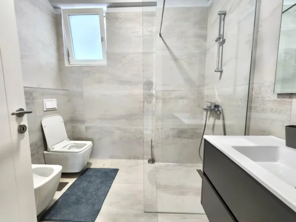 Tirane, shitet apartament 2+1 Kati 3, 93 m² 230.000 € (Liqeni i thate - Kompleksi FZ)