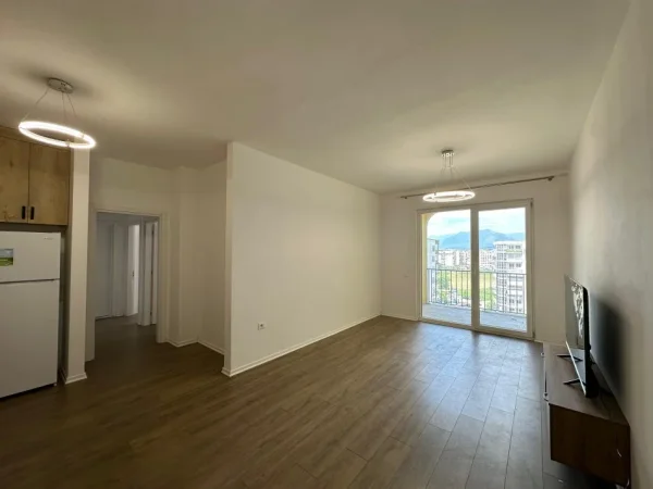 Tirane, shitet 2+1+Ballkon , 