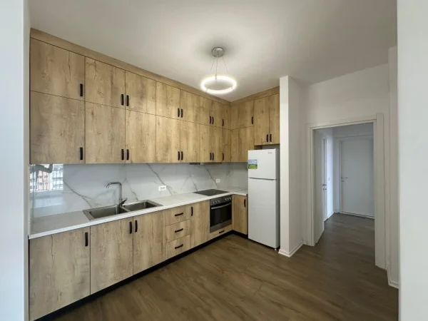 Tirane, shitet 2+1+Ballkon , 