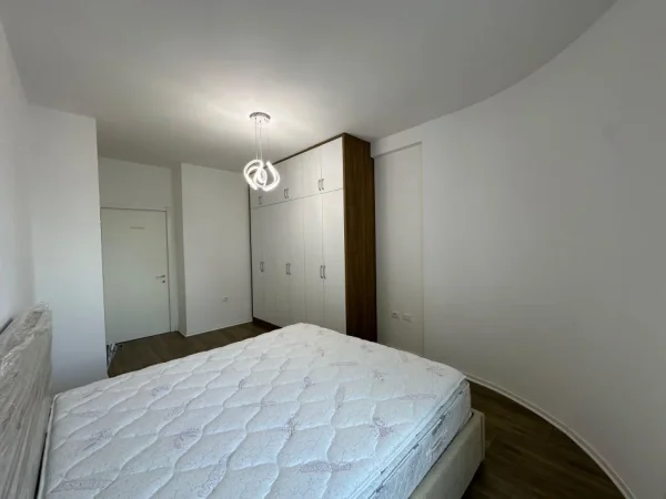 Tirane, shitet 2+1+Ballkon , 