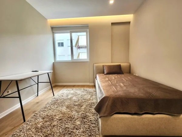 Tirane, shitet apartament 2+1 Kati 3, 93 m² 230.000 € (Liqeni i thate - Kompleksi FZ)