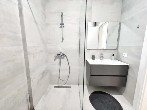 Tirane, shitet apartament 2+1 Kati 3, 93 m² 230.000 € (Liqeni i thate - Kompleksi FZ)