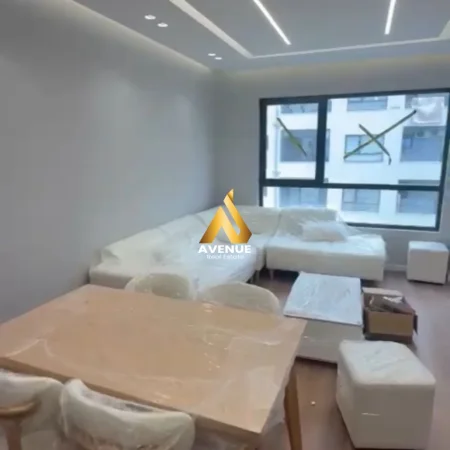 Tirane, jepet me qera apartament 1+1+Ballkon Kati 8, 70 m² 400 € (BULEVARDI BLU)