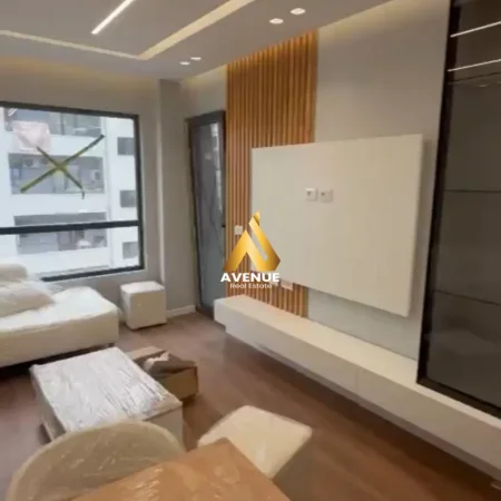 Tirane, jepet me qera apartament 1+1+Ballkon Kati 8, 70 m² 400 € (BULEVARDI BLU)