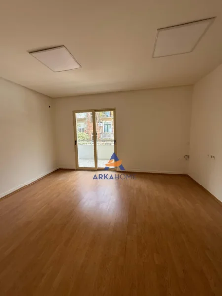 Tirane, jepet me qera ambjent biznesi Kati 2, 150 m² 1.500 € (STADIUMI DINAMO)