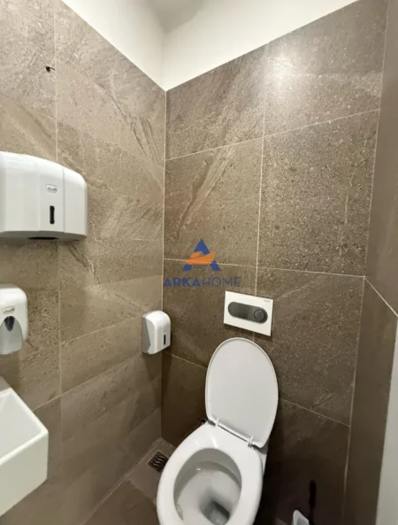 Tirane, jepet me qera ambjent biznesi Kati 2, 150 m² 1.500 € (STADIUMI DINAMO)