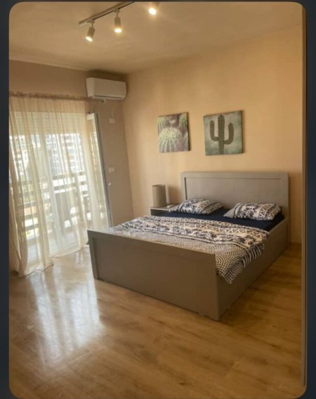 Tirane, jepet me qera apartament 1+1 Kati 5, 90 m² 600 € (rruga e dibres)