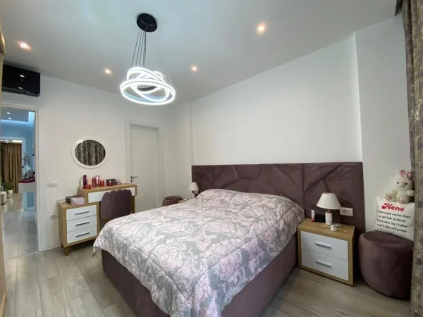 Tirane, shitet apartament 2+1 Kati 2, 90 m² 205.000 € (Kinostudio, prane Inspektoriatit te Policise)