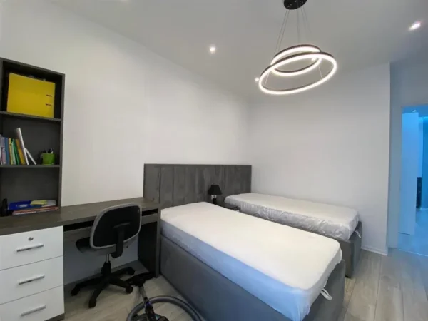 Tirane, shitet apartament 2+1 Kati 2, 90 m² 205.000 € (Kinostudio, prane Inspektoriatit te Policise)
