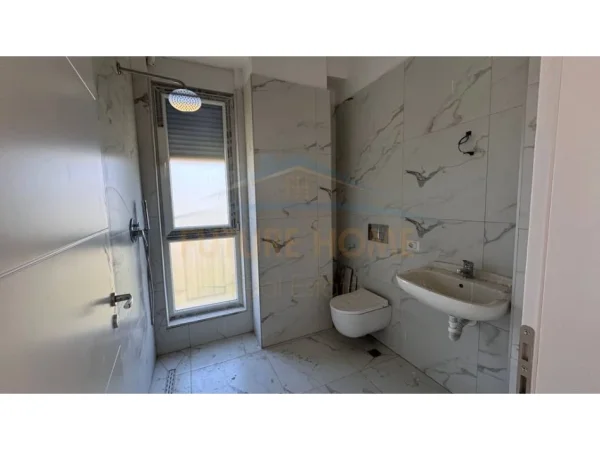 Tirane, shitet apartament 3+1+Ballkon Kati 4, 149 m² 230.000 € (Fusha e Aviacionit)