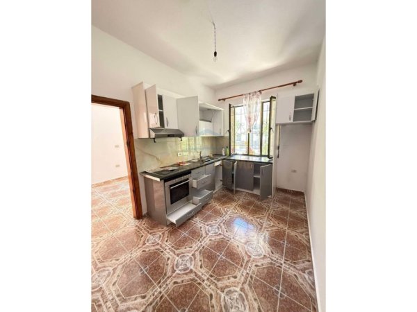 Tirane, jepet me qera shtepi 1 Katshe Kati 1, 80 m² 320 € (Unaza e Re)