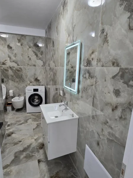 Tirane, jepet me qera apartament 2+1 Kati 3, 104 m² 1.000 € (RRUGA E BARRIKADAVE)