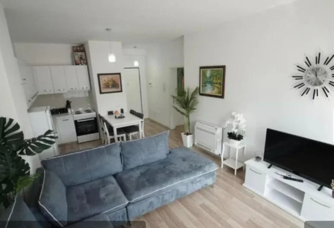Tirane, jepet me qera apartament 1+1+Ballkon Kati 3, 67 m² 750 € (Qender)