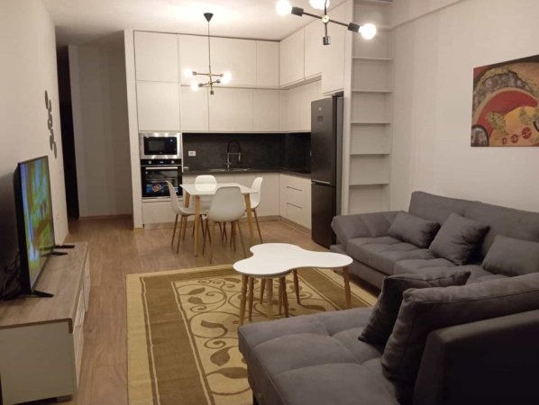 Tirane, jepet me qera apartament 2+1+Ballkon Kati 6, 105 m² 600 € (ASL 1)