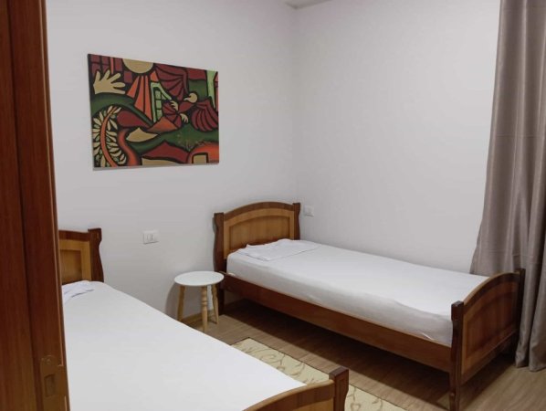 Tirane, jepet me qera apartament 2+1+Ballkon Kati 6, 105 m² 600 € (ASL 1)