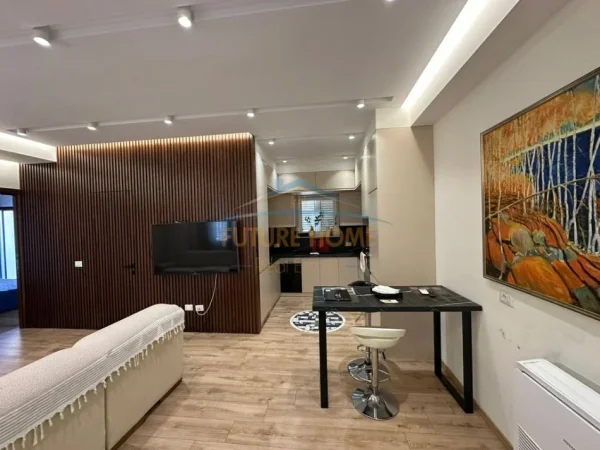 Tirane, jepet me qera apartament+verande | Penthouse 2+1+Aneks+Ballkon Kati 5, 140 m² 1.200 € 