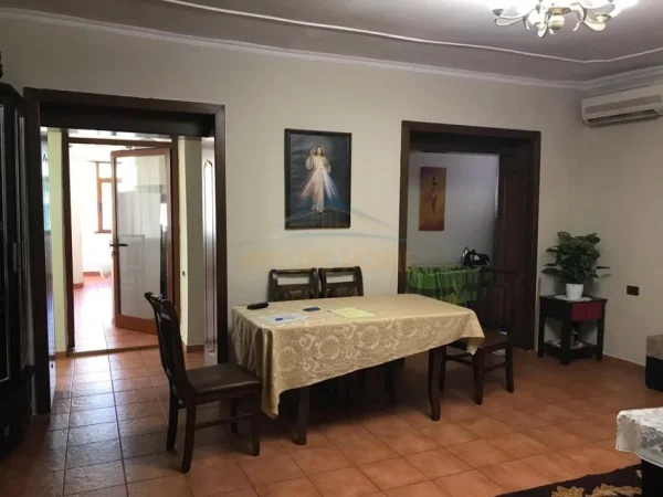 Tirane, jepet me qera apartament 3+1 Kati 2, 120 m² 1.000 € (Don Bosko, Tiranë)