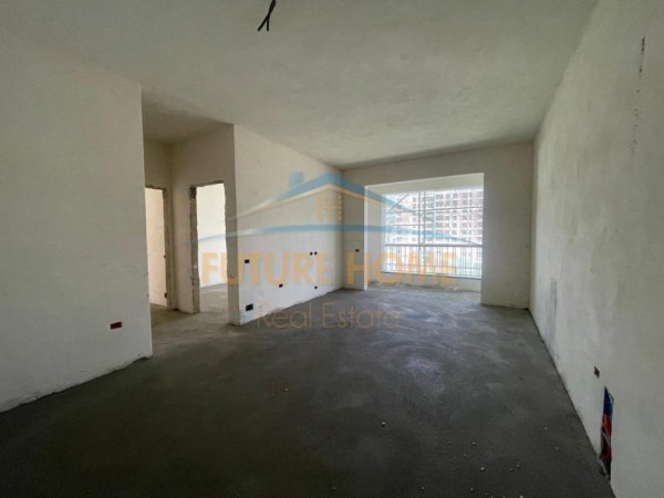 Tirane, shitet apartament 2+1+Ballkon Kati 3, 107 m² 157.800 € (Porcelan, prane TV Klan)